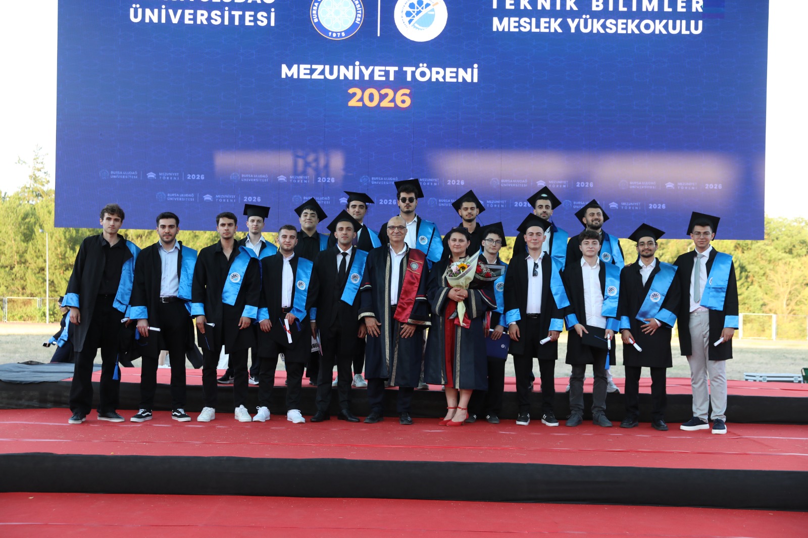 Bursa Uludağ Üniversitesi Teknik Bilimler Meslek Yüksekokulu'nda Mezuniyet Coşkusu